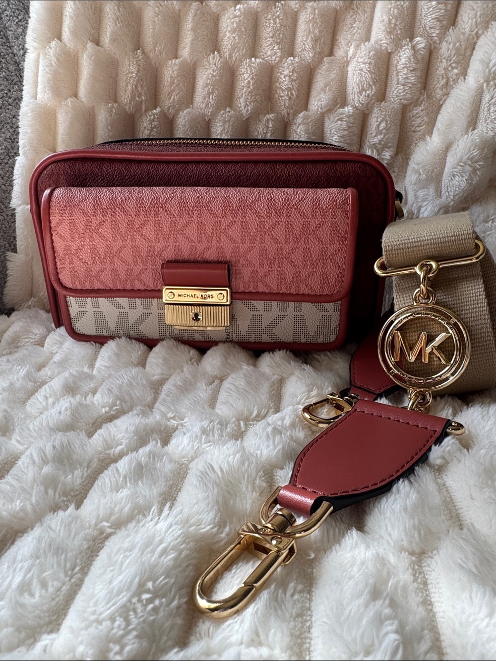 Michael Kors Bradshaw Medium
Camera Bag.
